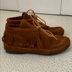 Minnetonka suede fringe bootie